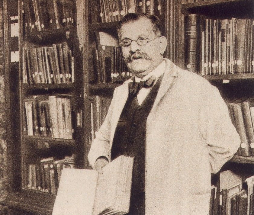 Magnus Hirschfeld in der Bibliothek